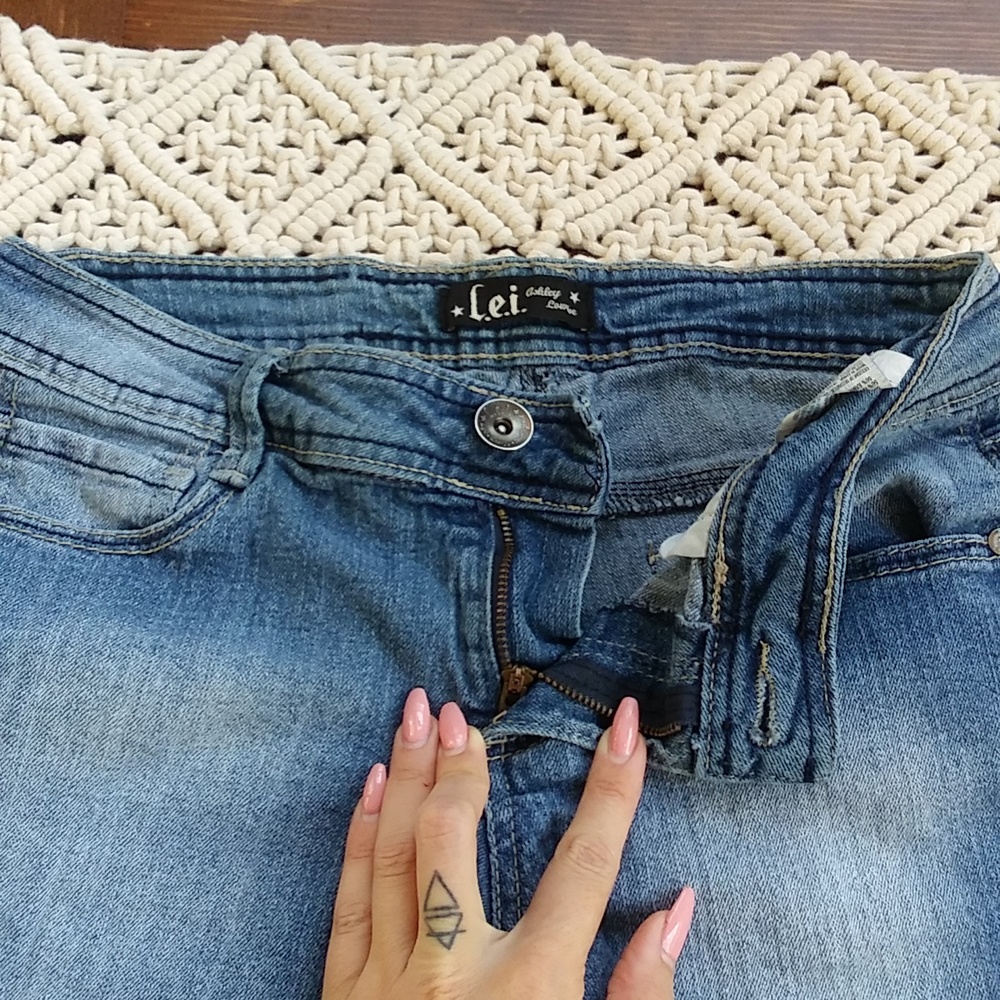L.e.i Blue Jean Shorts - Picture 3 of 14